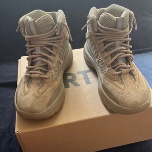 COPY - YEEZY DESERT BOOT 'ROCK' men size 9 worn insoles missing